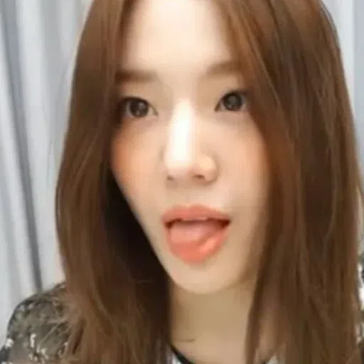 /Gyuri - Sticker 14